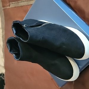 UNIVERSAL THREAD WEDGE ANKLE SNEAKERS  BLACK SZ 7 WHITE SOLE